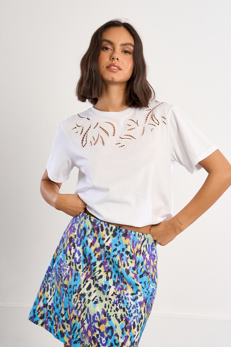 T-shirt décontracté en broderie ajourée T-shirt décontracté en broderie ajourée